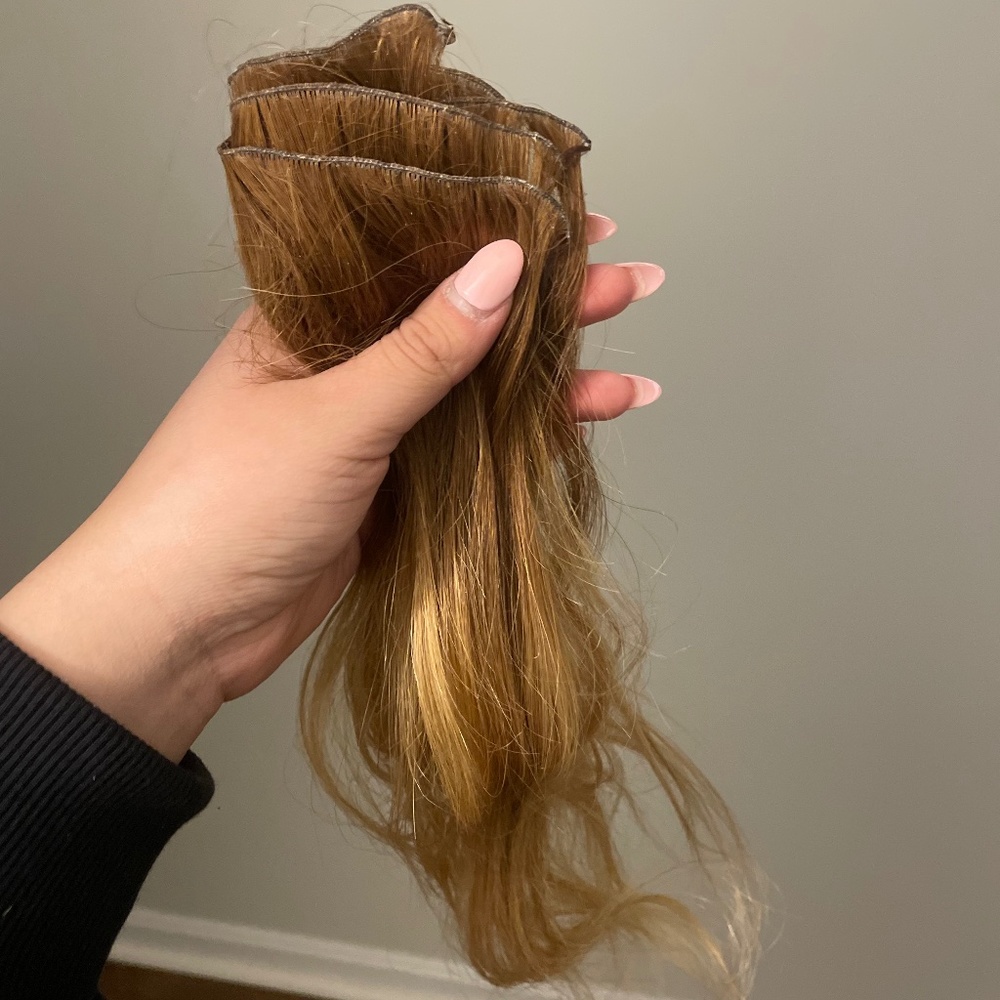 Hand tied wefts (4) used